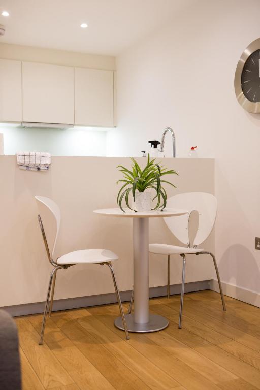 Quartermile Luxury Apartments room 6